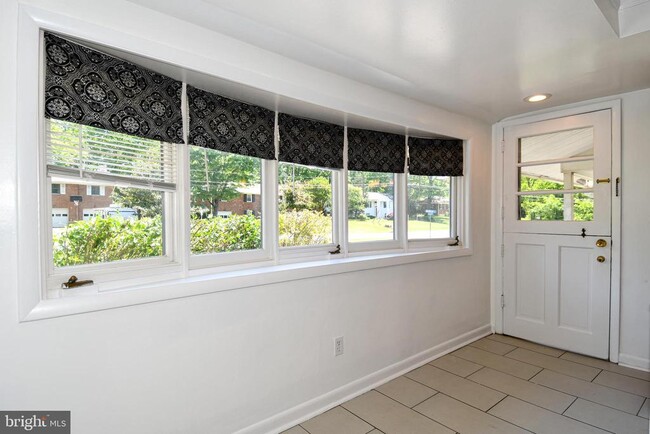 Building Photo - 4842 Randolph Dr