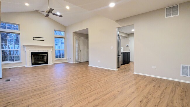 Building Photo - 1628 Columbia Cir