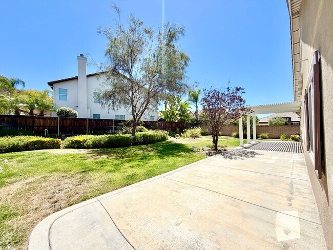 Building Photo - Blackmore Ranch Cul-de-Sac Home w/ Loft, 3-Car Tandem Garage & RV Parking