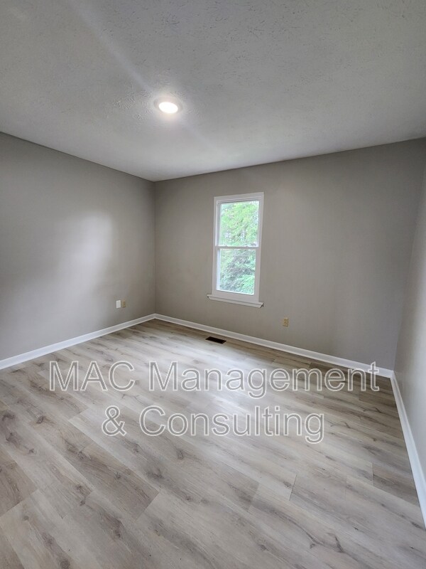 Building Photo - 790 Dixie Park Dr