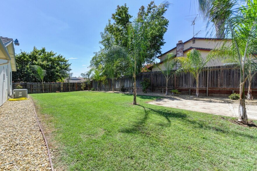 Building Photo - 7101 Stanford Oak Dr