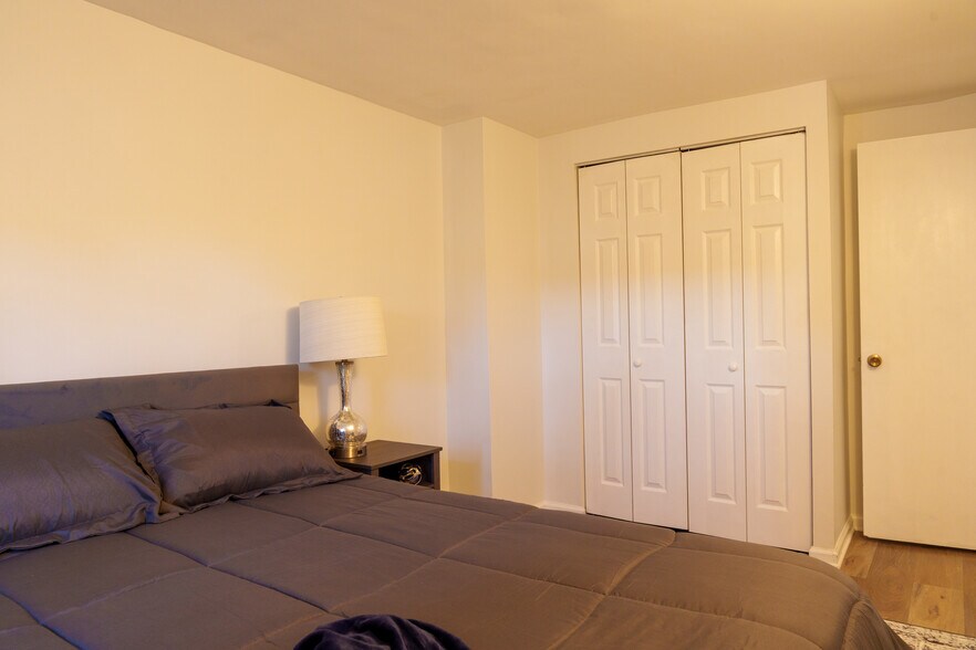 Building Photo - 8439 Pioneer Dr