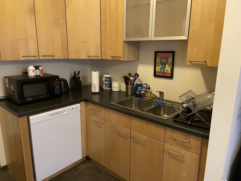 Dishwasher - 325 N Gardner St