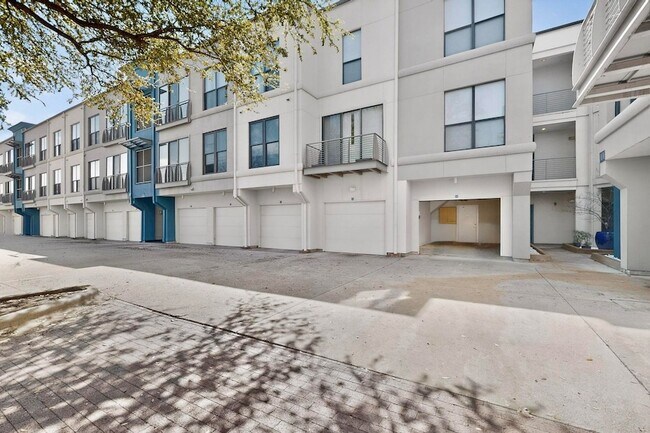 Building Photo - 4414 Cedar Springs Rd