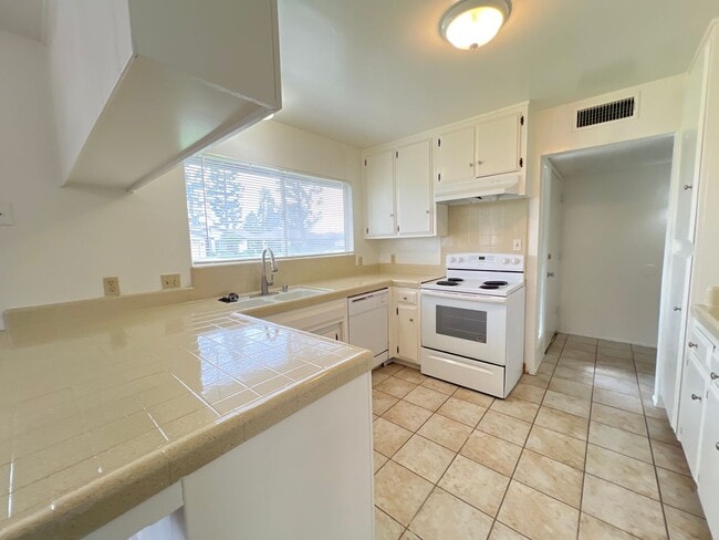 Building Photo - 7mct4712