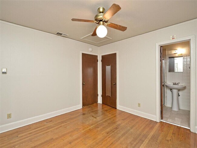 Building Photo - 1814 W 38th St