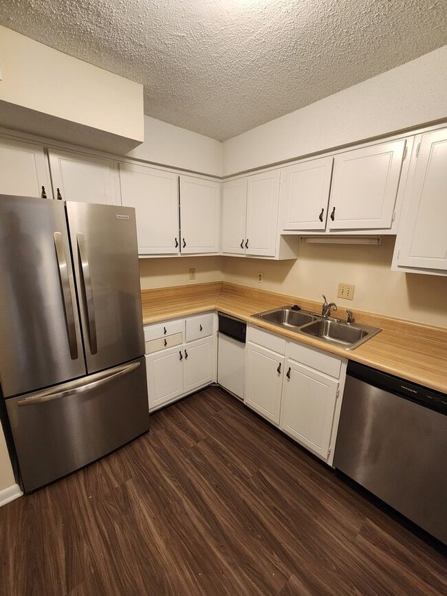 Building Photo - Chapel Hill / The Oaks Townhome