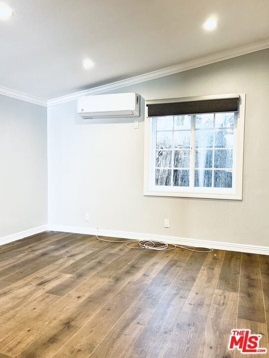 Building Photo - 14236 1/2 Tiara St