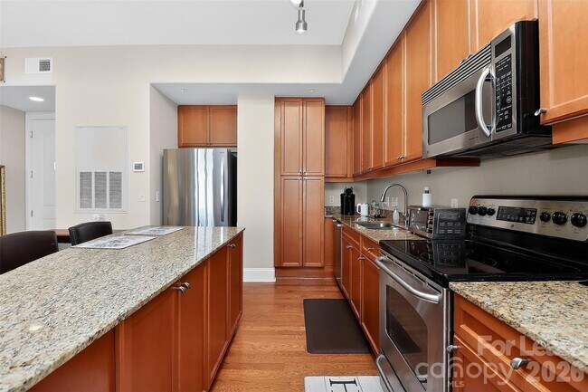 Building Photo - 4620 Piedmont Row Dr