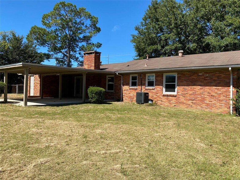 Building Photo - 3012 Lansdowne Dr