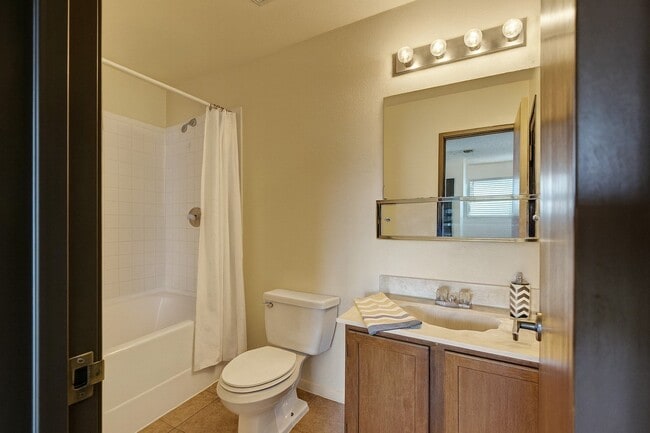 Building Photo - Avanti Townhomes