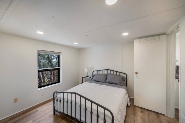 Building Photo - 1255 Songbird Dr