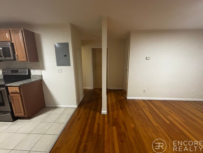 Building Photo - 110 Babcock St