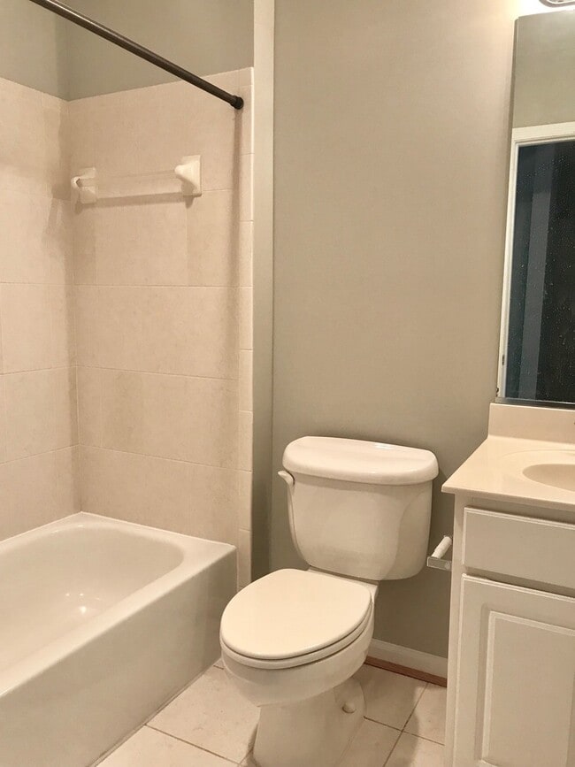 Building Photo - 4 Story Arlington Home / With Garage Parking in Stellar Location!