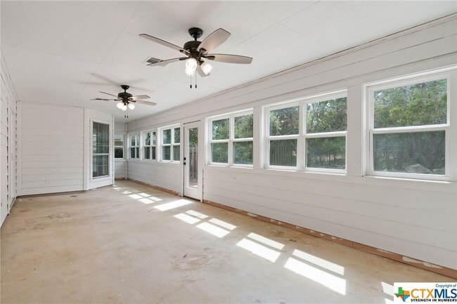 Building Photo - 1310 Scenic View Dr
