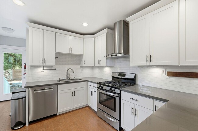 Building Photo - Beautiful Spacious 3-bedroom 2-Bath Home in Berkeley!