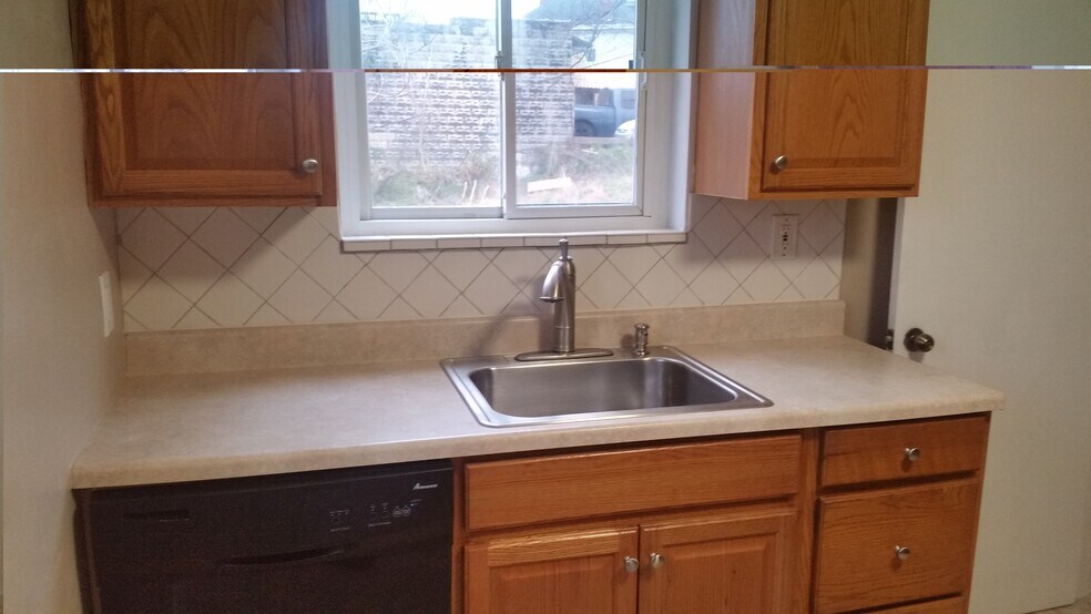 Building Photo - 251 Sebring Ave