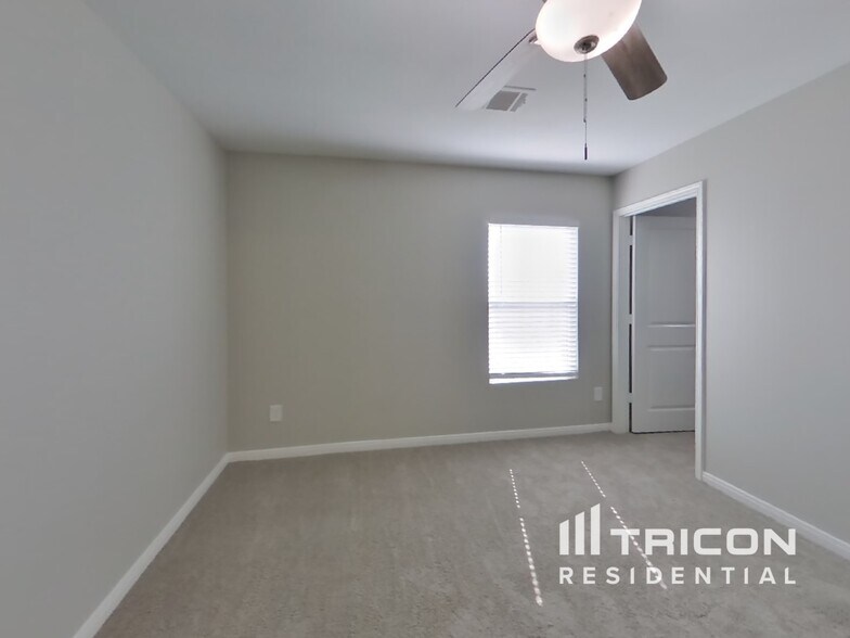 Building Photo - 15680 Del Norte Dr