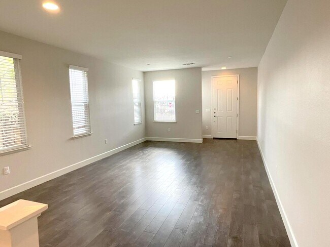 Building Photo - 4807 Valerio St