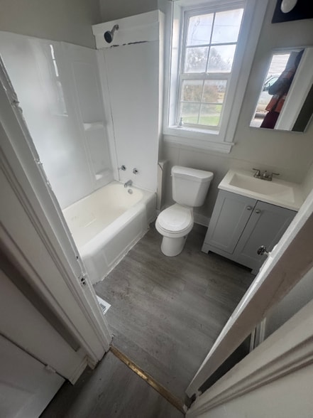 Building Photo - 1421 Long Ave