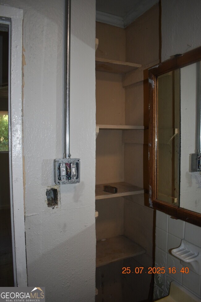 Building Photo - 1083 Nassau Pl