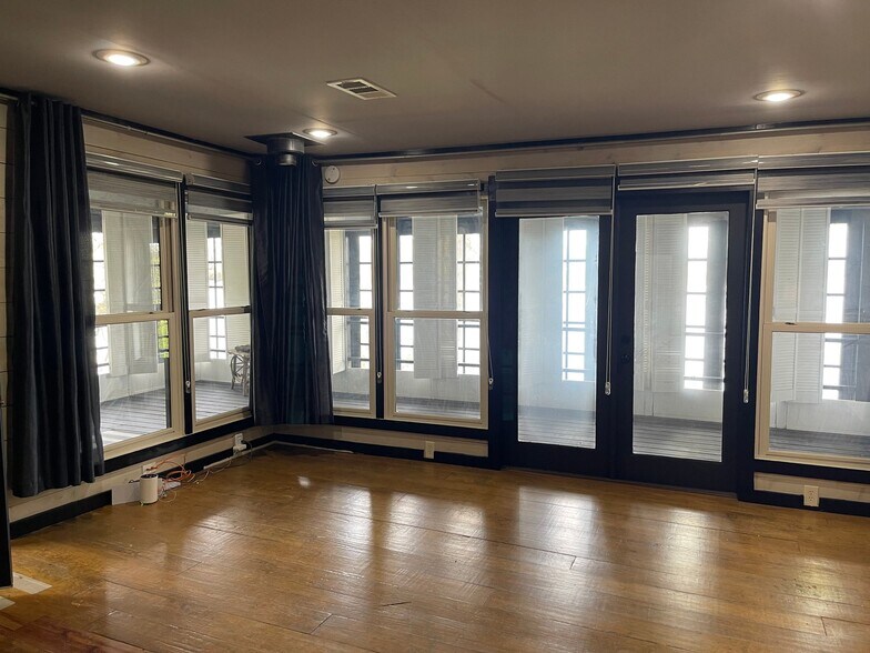 Building Photo - 1500sf Lake Cabin Vacation/Staycation Rental Lk