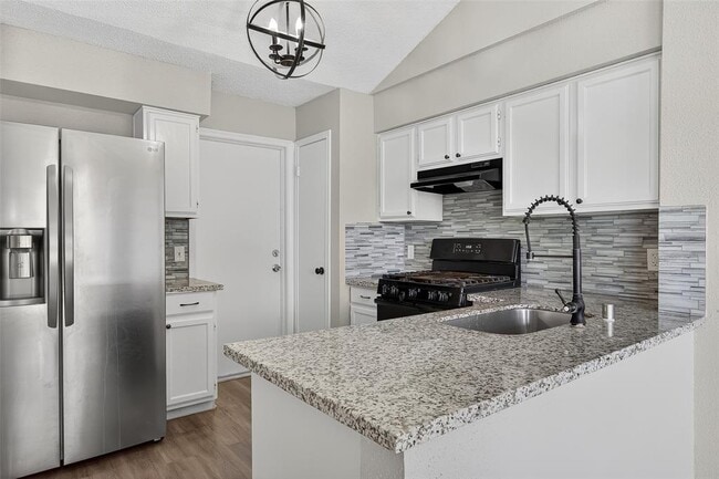 Building Photo - 10606 Forest Leaf Dr