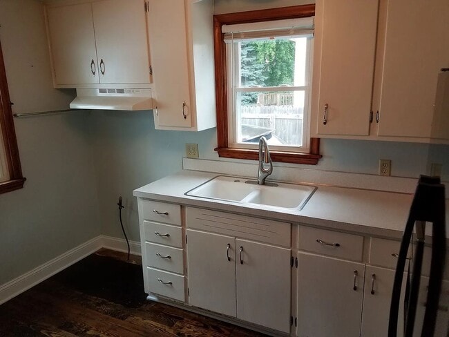 Building Photo - Centrally Located 2 Bed 1 Bath in Appleton