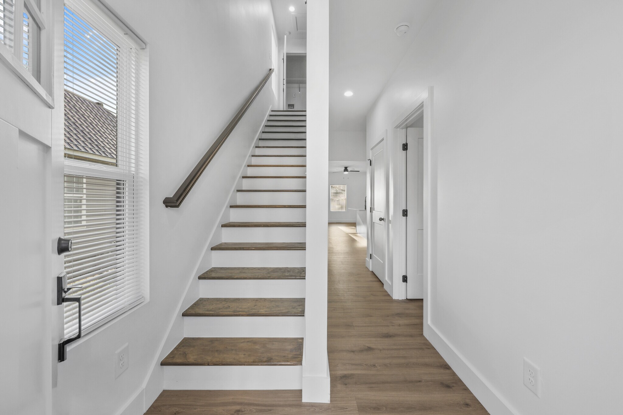 Building Photo - 212 E Morelia Ave