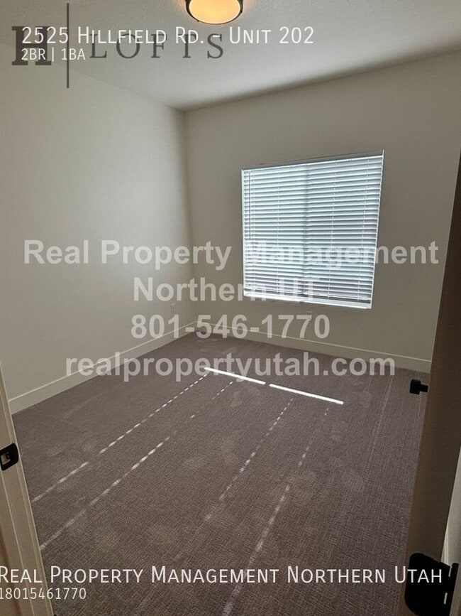 Building Photo - 2525 Hillfield Rd.-Unit 202