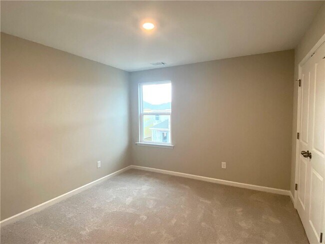 Building Photo - 4412 Grosbeak Dr