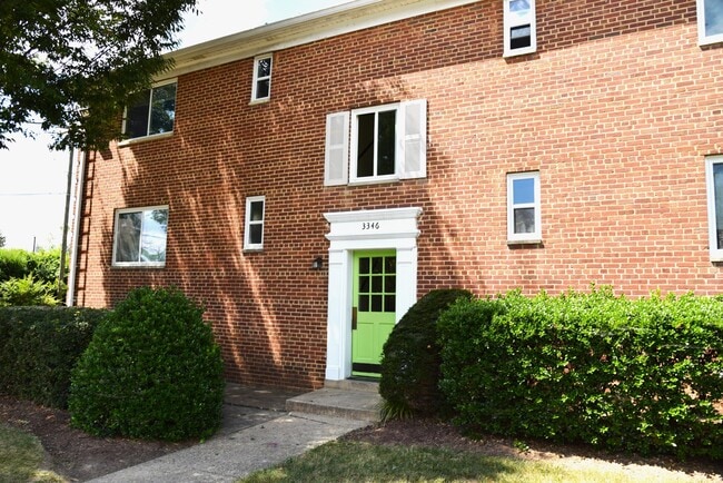 Building Photo - Hillwood Manor Apartments