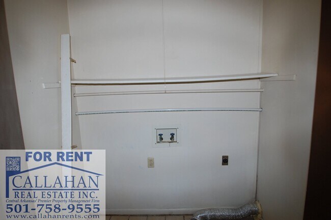 Building Photo - 8204 Woodview Dr E