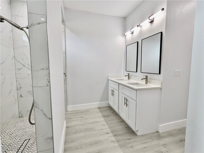 Building Photo - 3027 SW 16th Pl