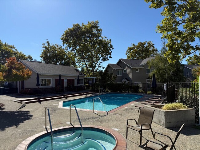 Building Photo - Beautiful 3-Bedroom Condo with Private Out...