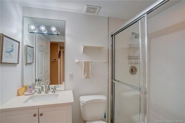 Building Photo - 5750 NE Island Cove Way
