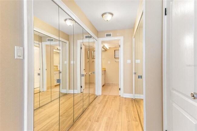 Building Photo - 400 Island Way