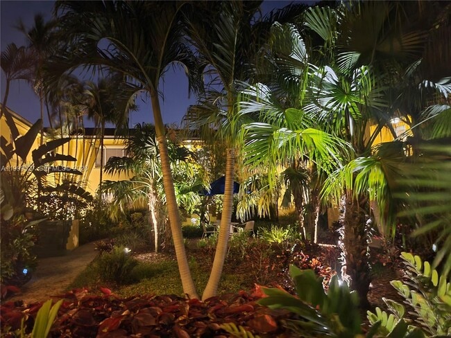 Building Photo - 729 NE 16th Ave