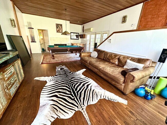 Building Photo - Custom Designer Mediterranean Style Home, 5 BR, 4.5 BA with Pool