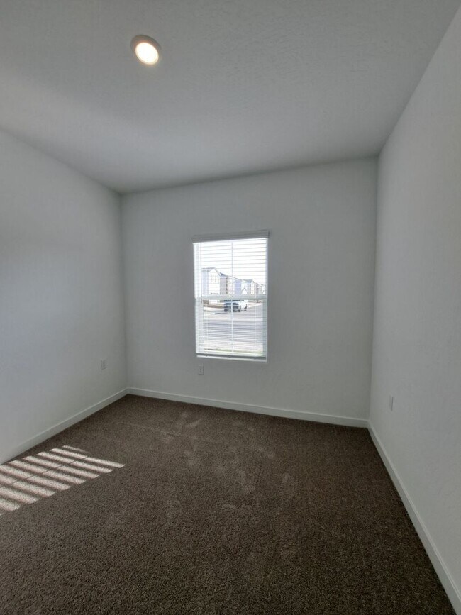 Building Photo - Rent Reduced to $2395 & Move-in Special: $500 Off the 1st Month's Rent! Spacious 3BR/2BA Home wit...