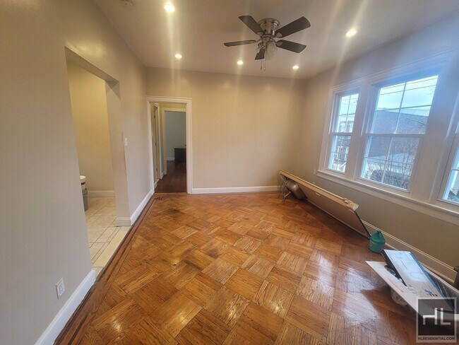 Building Photo - Rooms-For-Rent in Prime East Flatbush