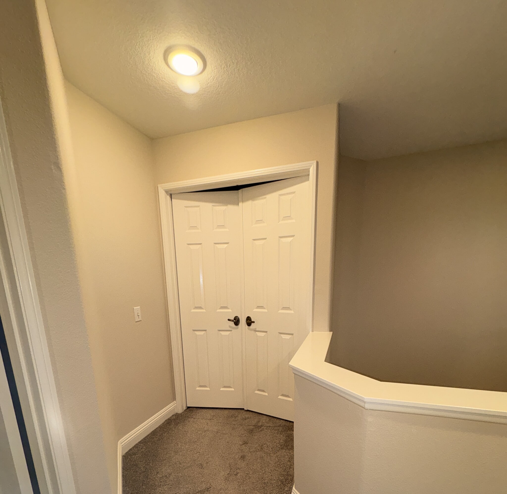 Masterbedrm entry - 30061 Whitecap