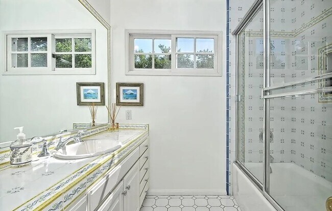 Building Photo - 4 Bed in Palos Verdes Estate • Valmonte Neighborhood