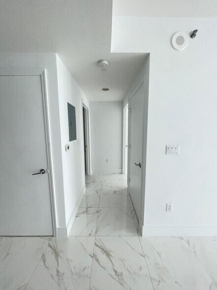 Building Photo - 500 Brickell Ave