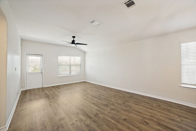 Building Photo - Welcome home to this 4/2/2 nestled in Whisper Falls