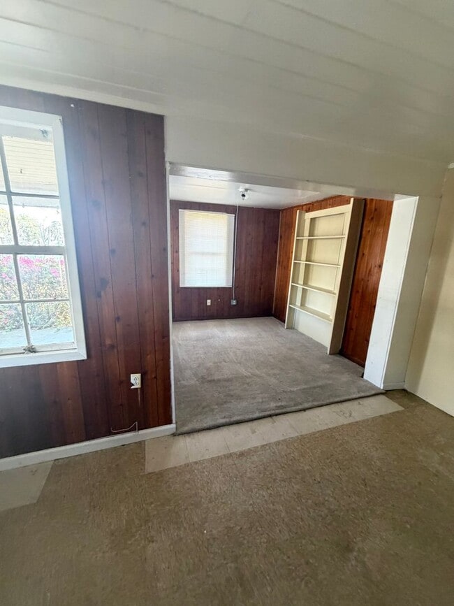 Building Photo - 607 E Gordon St