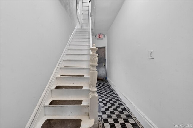 Building Photo - 647 Manida St