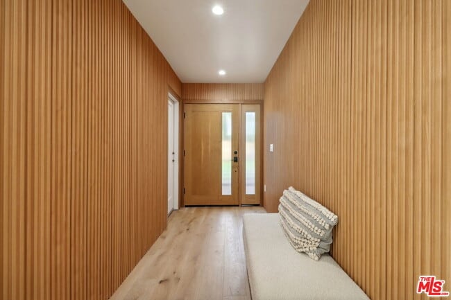 Building Photo - 4656 Greenbush Ave