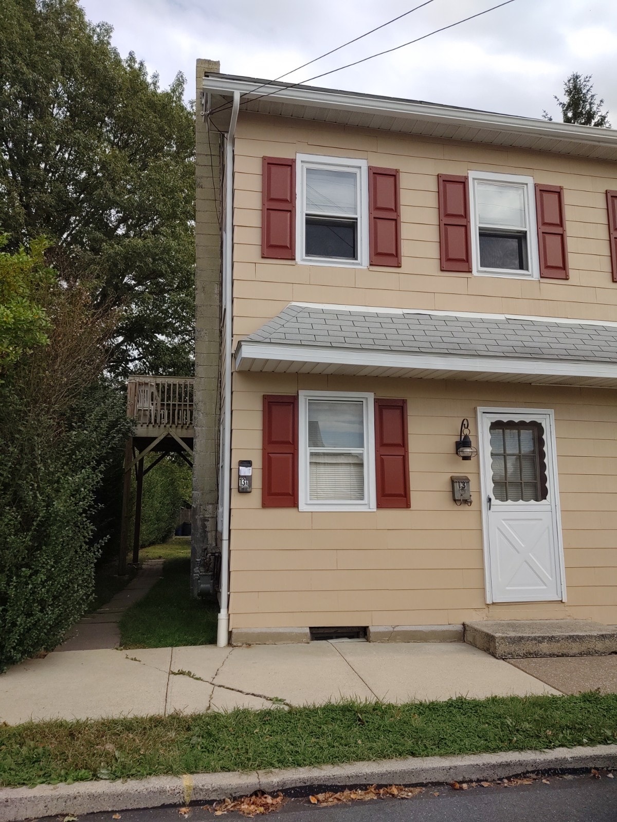 Front - 13 Cameron Ave