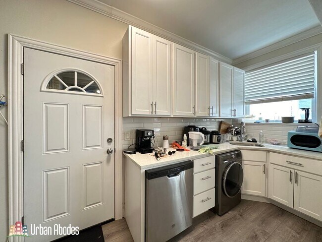 Building Photo - 321 Kedzie St